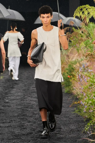 Look 32
